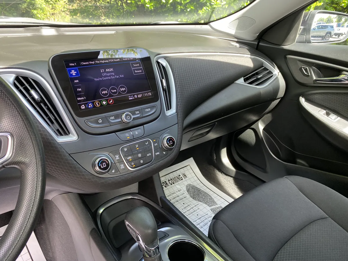2023 Chevrolet Malibu LT thumbnail 21
