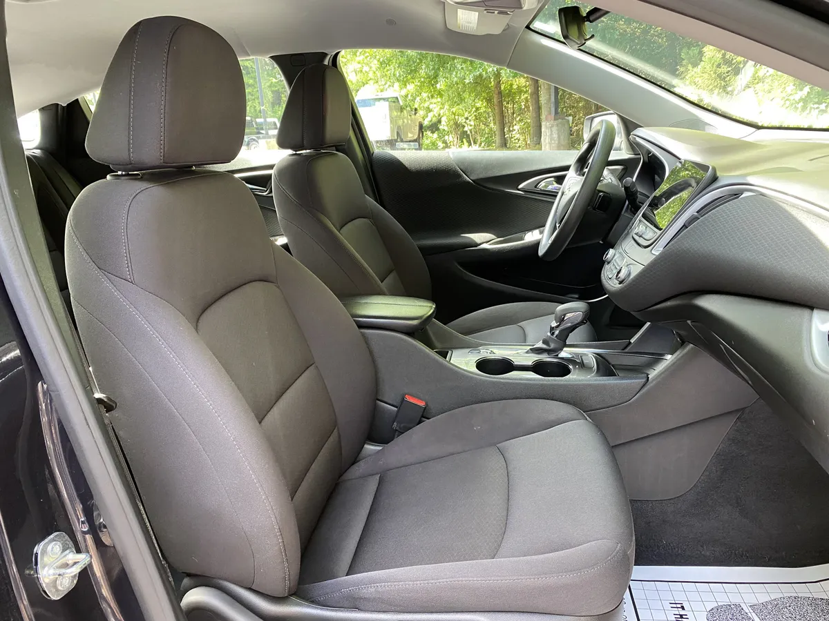 2023 Chevrolet Malibu LT thumbnail 32
