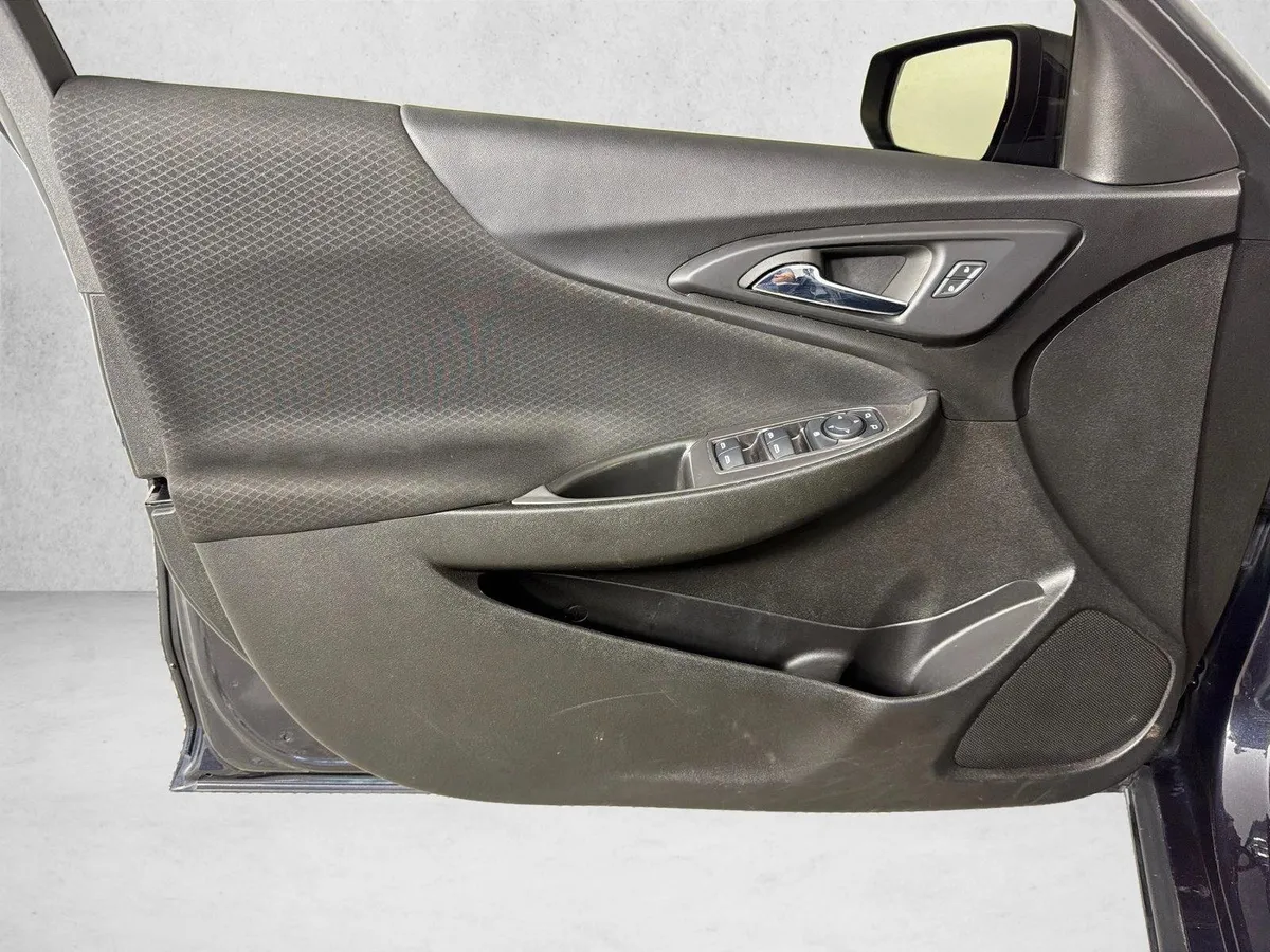 2023 Chevrolet Malibu LT thumbnail 10