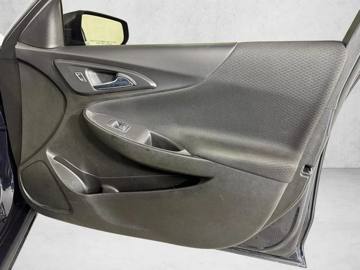 2023 Chevrolet Malibu LT thumbnail 14