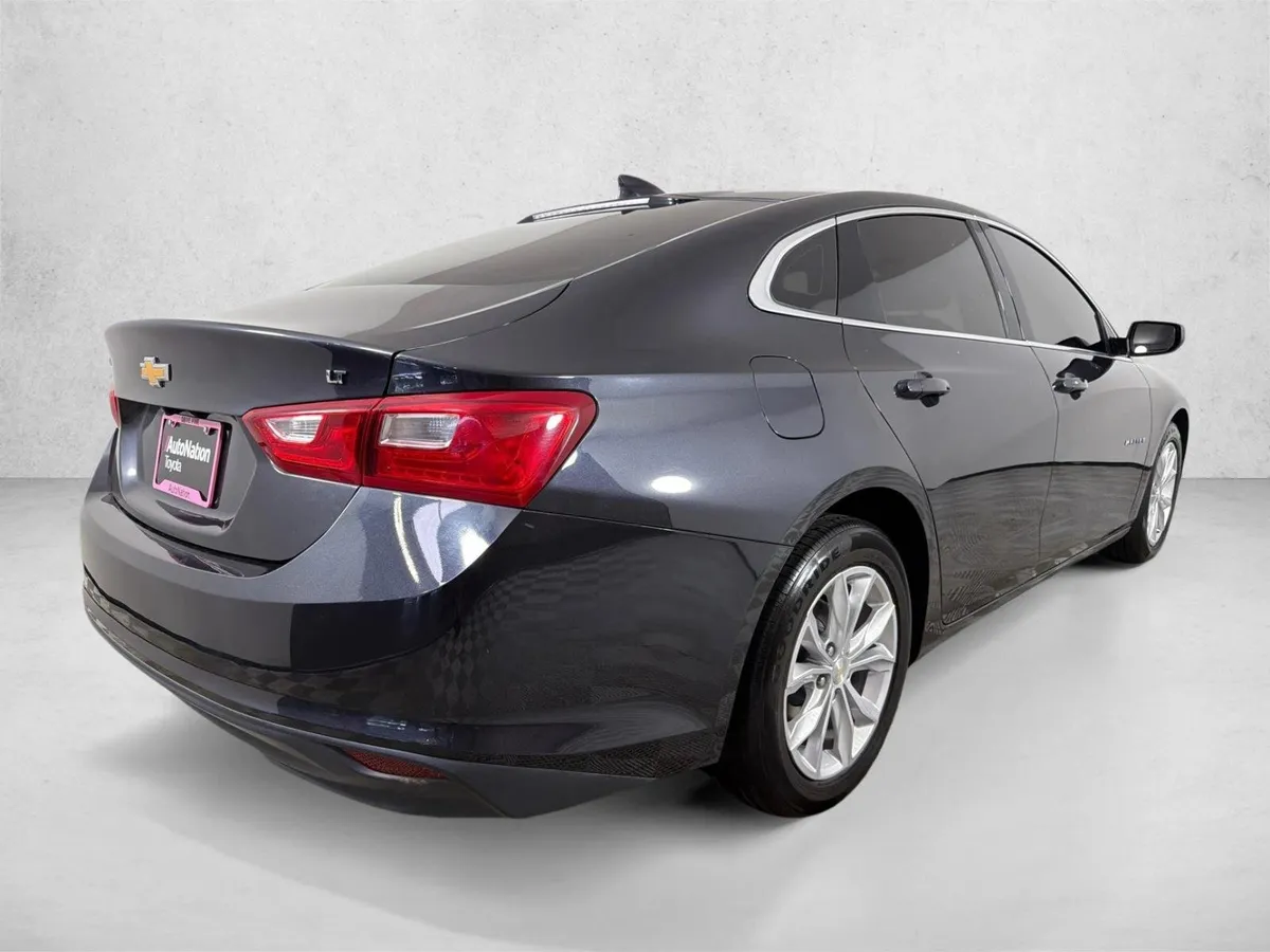 2023 Chevrolet Malibu LT thumbnail 3