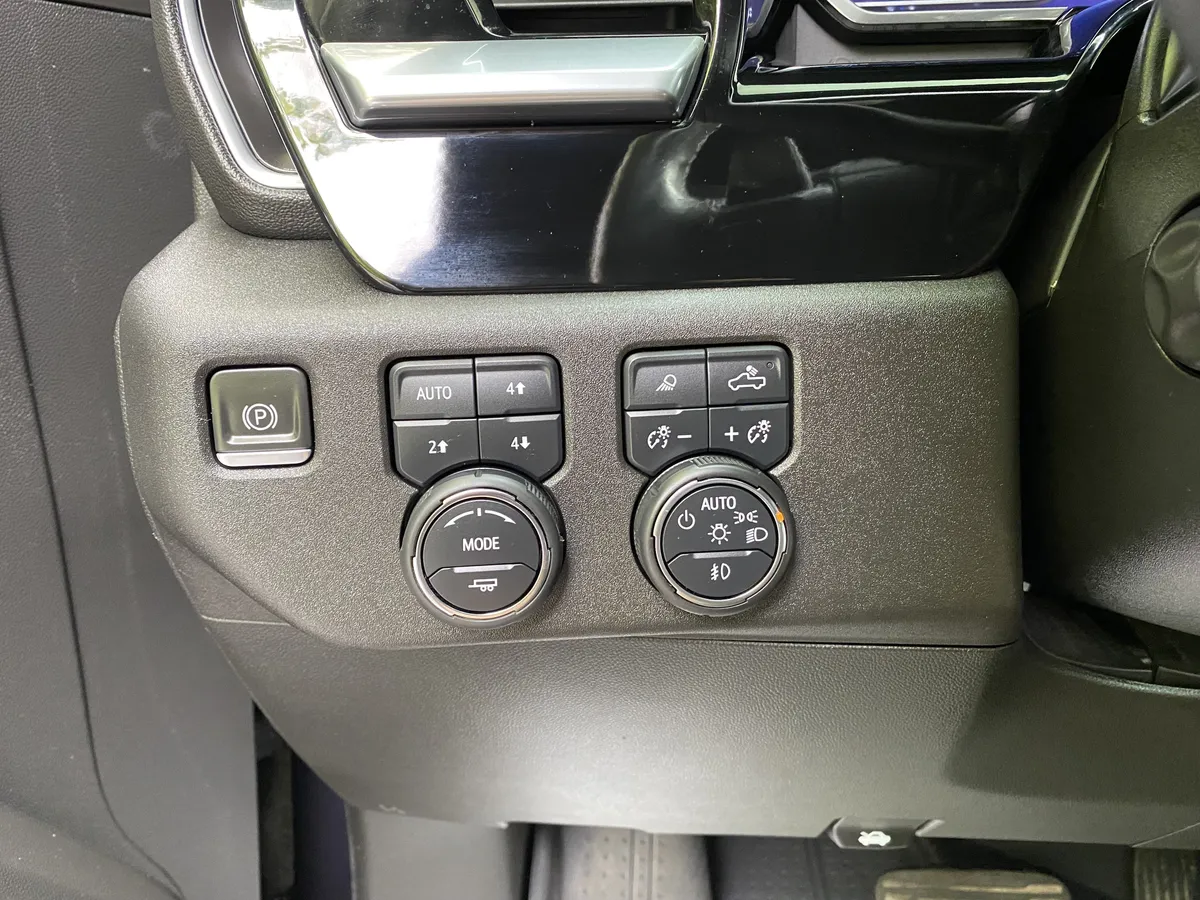 2023 Chevrolet Silverado 1500 High Country thumbnail 17