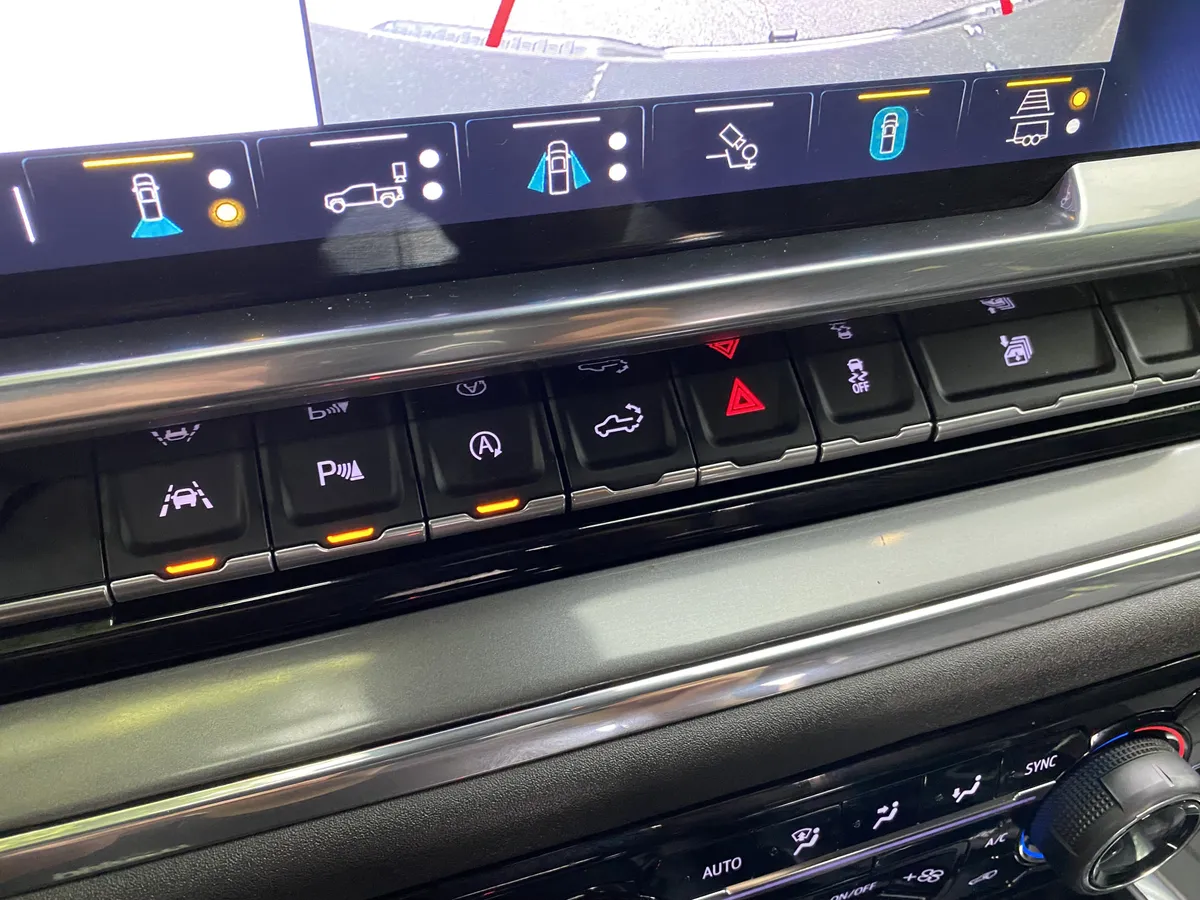 2023 Chevrolet Silverado 1500 High Country thumbnail 27