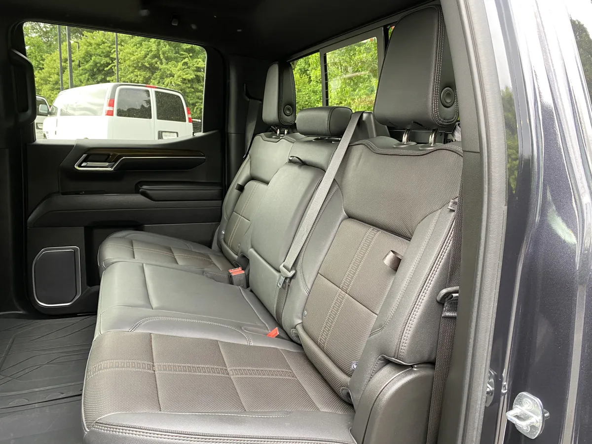 2023 Chevrolet Silverado 1500 High Country thumbnail 39