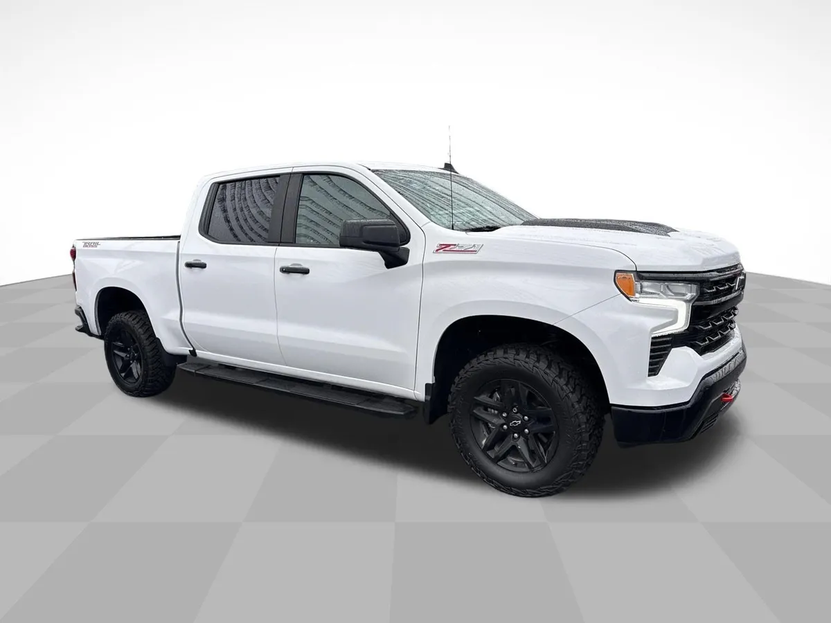 2023 Chevrolet Silverado 1500 LT Trail Boss thumbnail 3