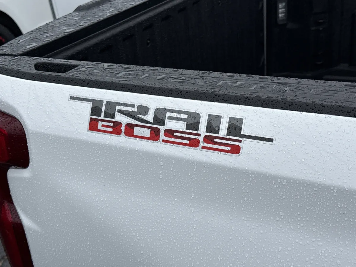 2023 Chevrolet Silverado 1500 LT Trail Boss thumbnail 7