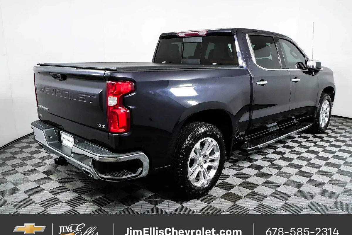 2023 Chevrolet Silverado 1500 LTZ thumbnail 3