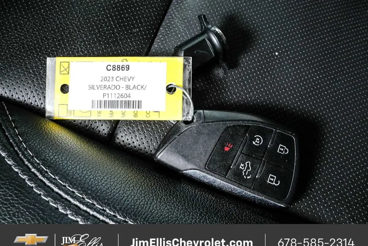 2023 Chevrolet Silverado 1500 LTZ thumbnail 37