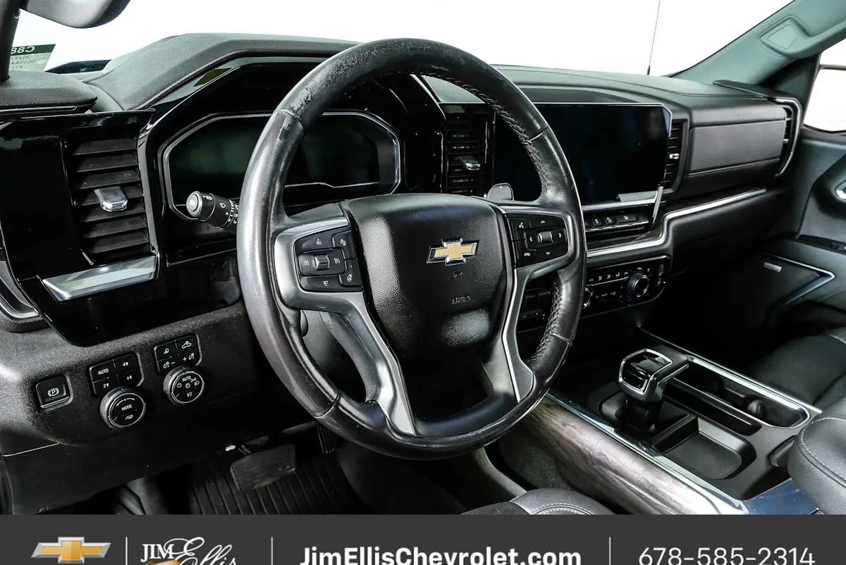 2023 Chevrolet Silverado 1500 LTZ thumbnail 4