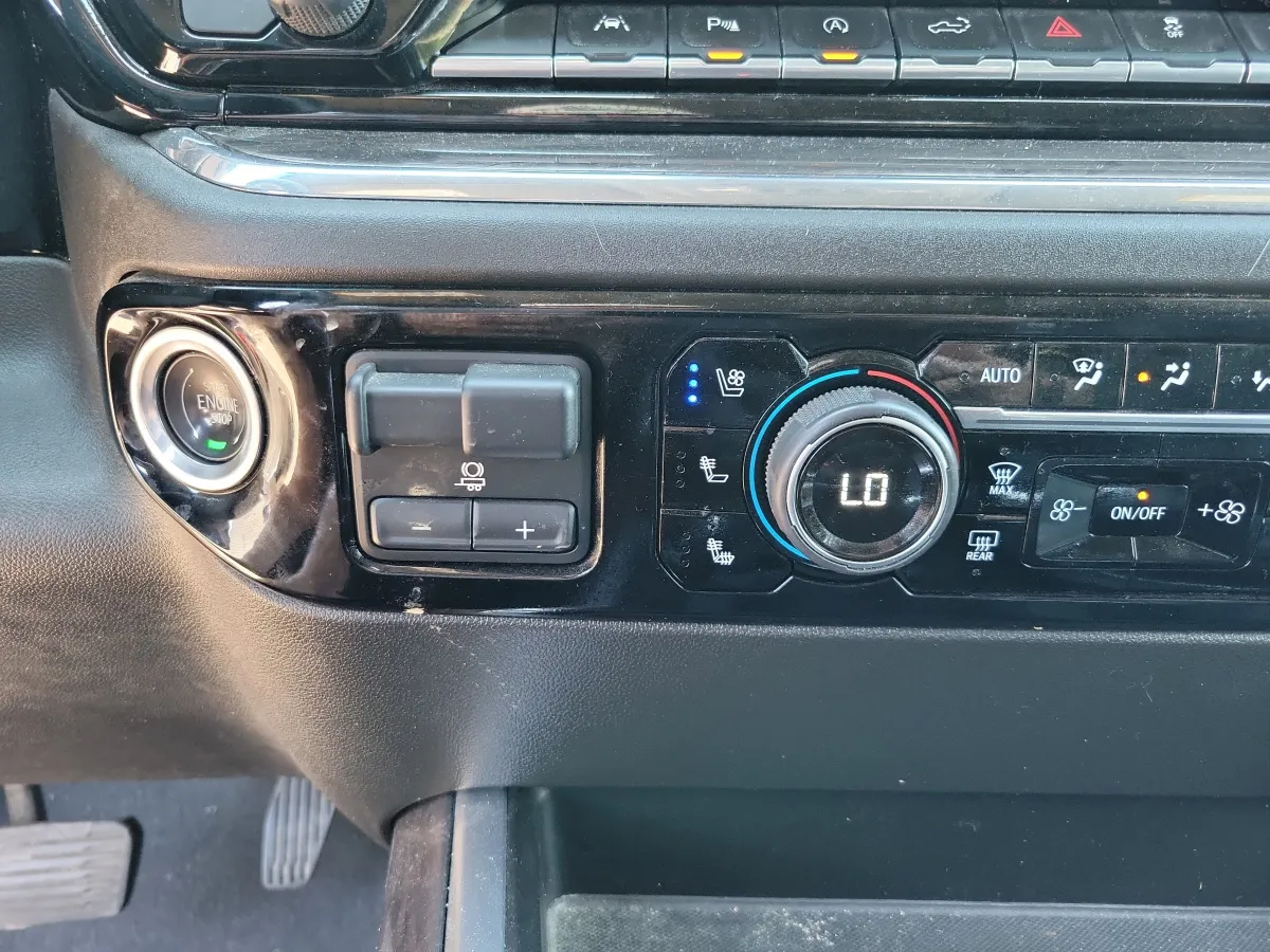 2023 Chevrolet Silverado 1500 LTZ thumbnail 14