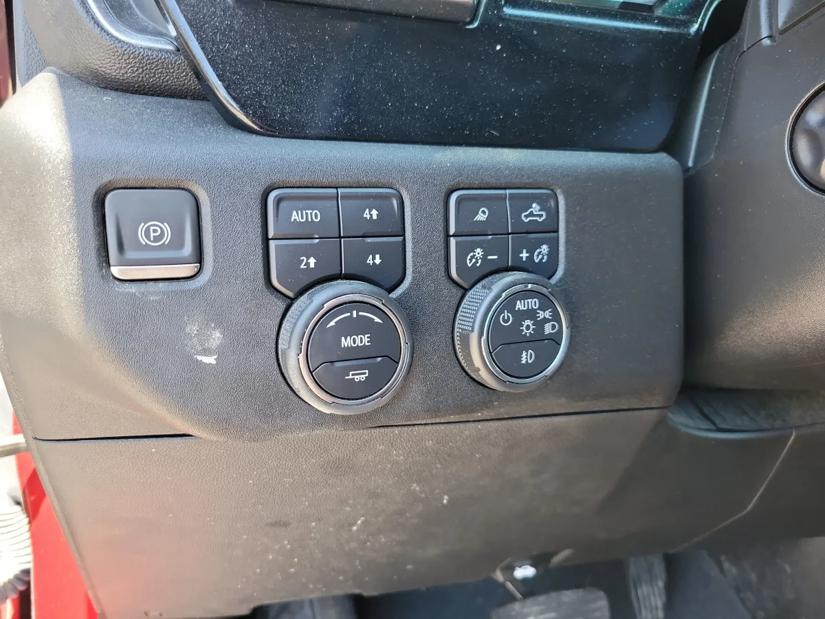 2023 Chevrolet Silverado 1500 LTZ thumbnail 18