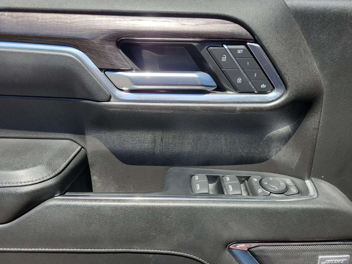2023 Chevrolet Silverado 1500 LTZ thumbnail 8