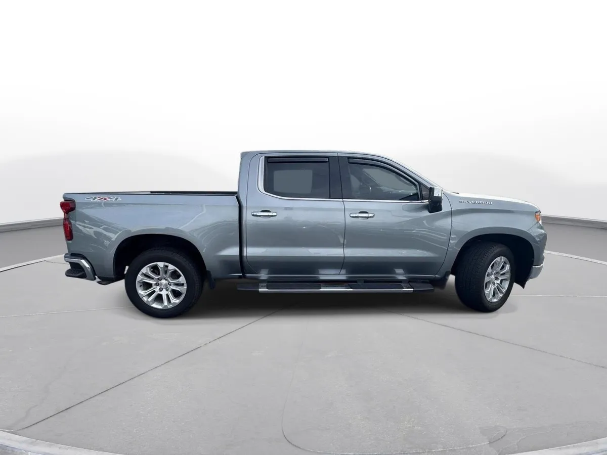 2023 Chevrolet Silverado 1500 LTZ thumbnail 5