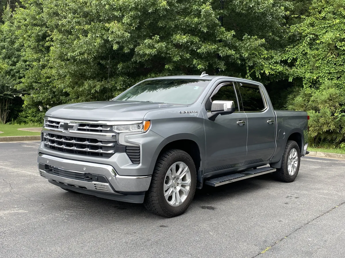 2023 Chevrolet Silverado 1500 LTZ thumbnail 4