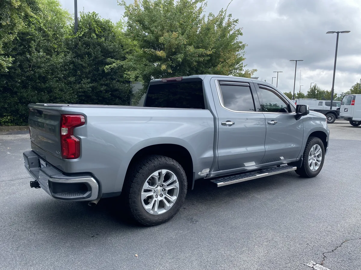 2023 Chevrolet Silverado 1500 LTZ thumbnail 8