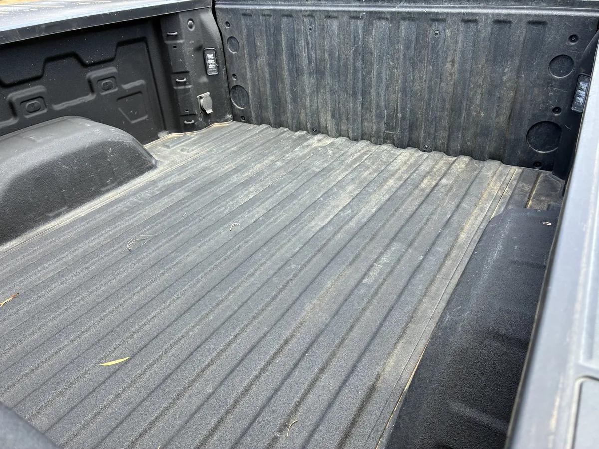 2023 Chevrolet Silverado 1500 LTZ thumbnail 12