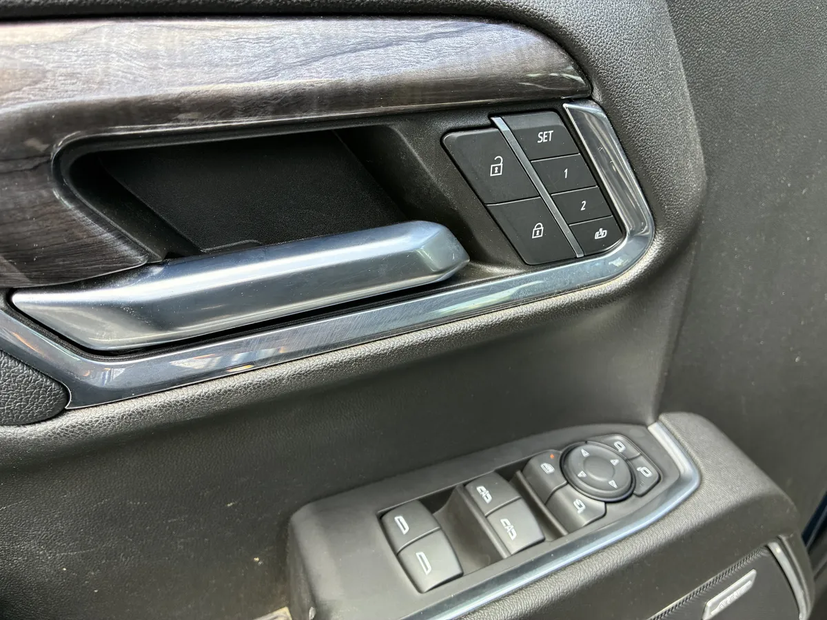 2023 Chevrolet Silverado 1500 LTZ thumbnail 24