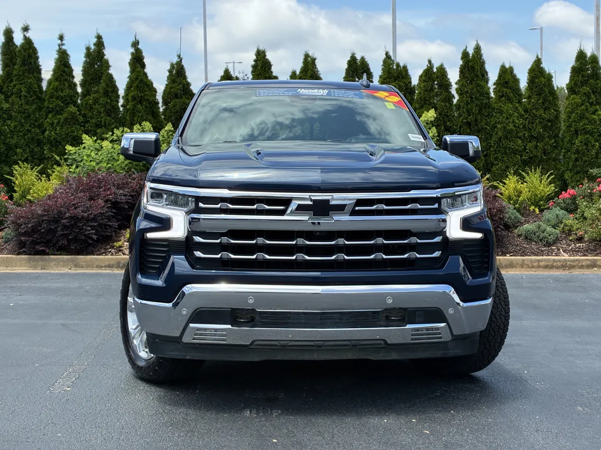 2023 Chevrolet Silverado 1500 LTZ thumbnail 4