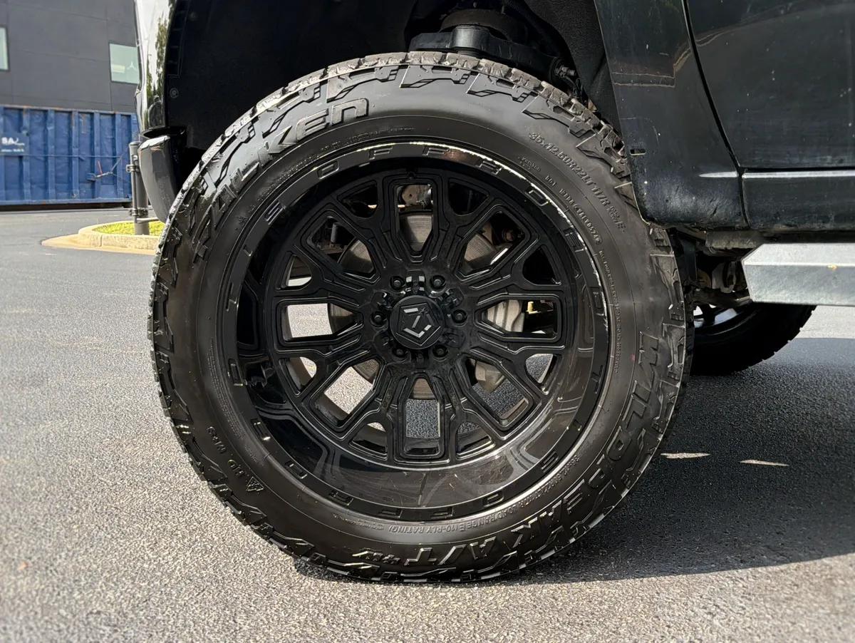 2023 Chevrolet Silverado 1500 LTZ thumbnail 16