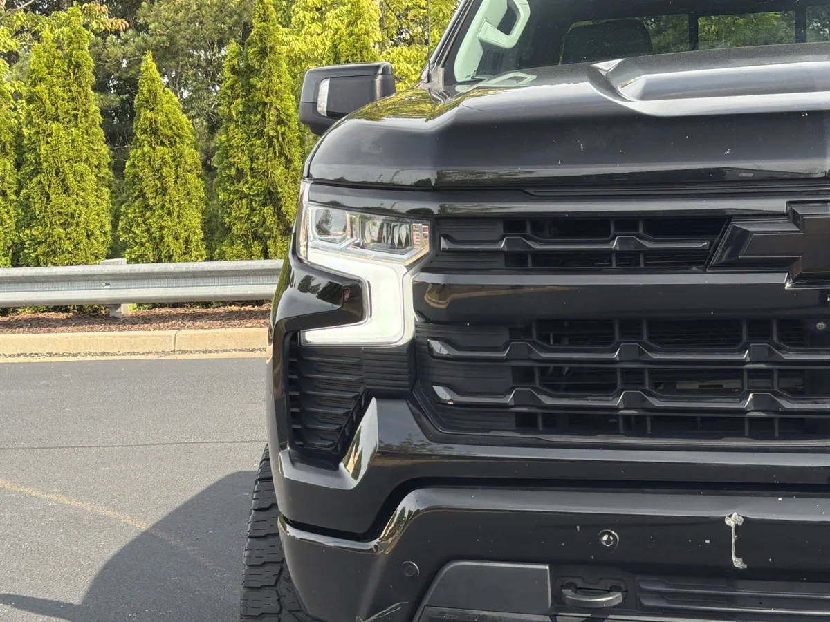 2023 Chevrolet Silverado 1500 LTZ thumbnail 17