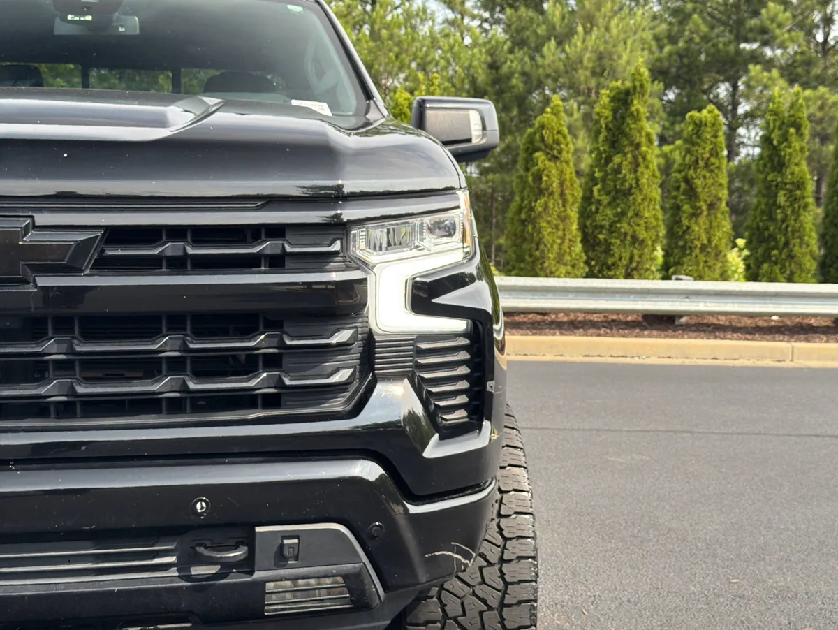 2023 Chevrolet Silverado 1500 LTZ thumbnail 19