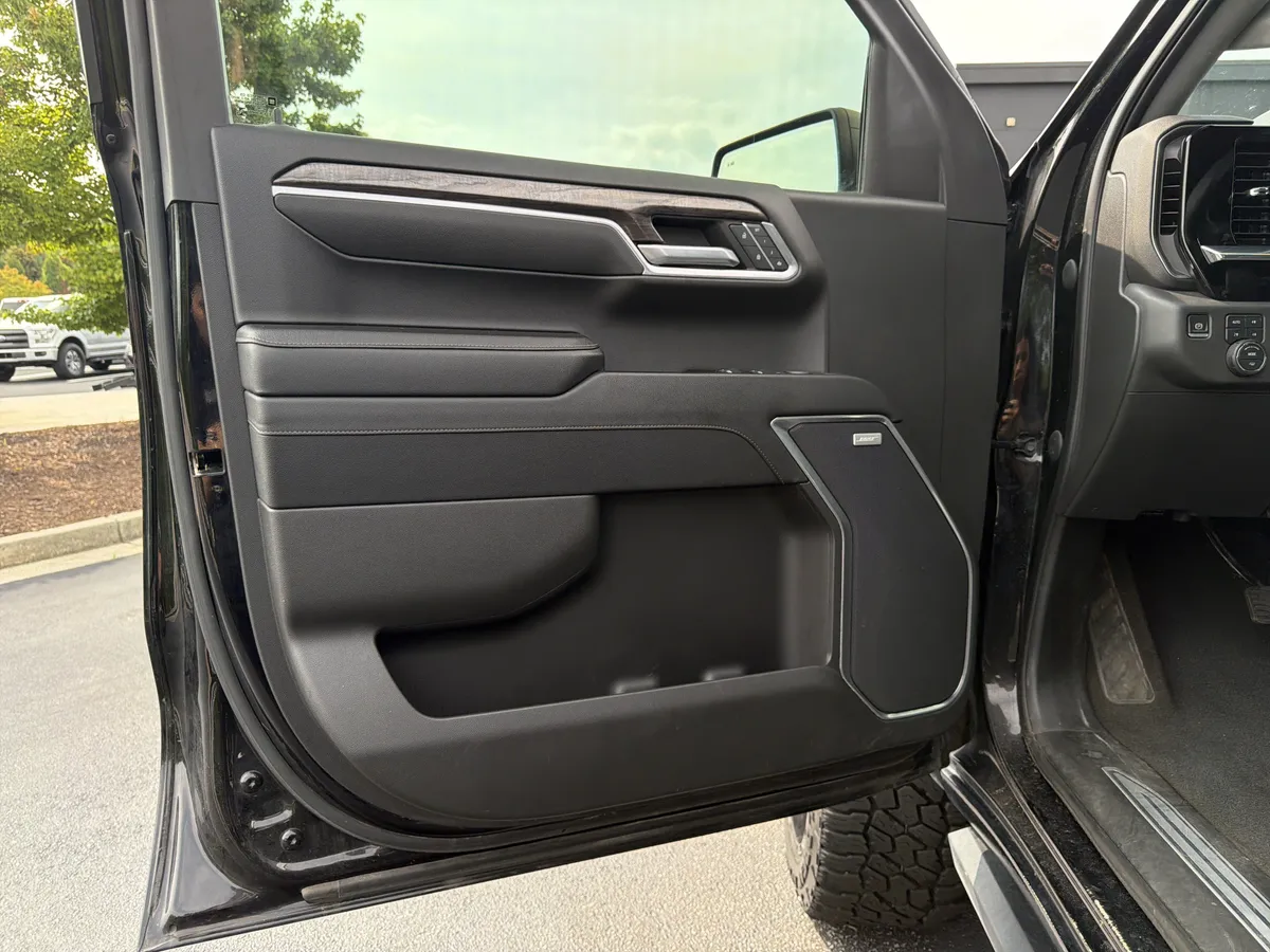 2023 Chevrolet Silverado 1500 LTZ thumbnail 23