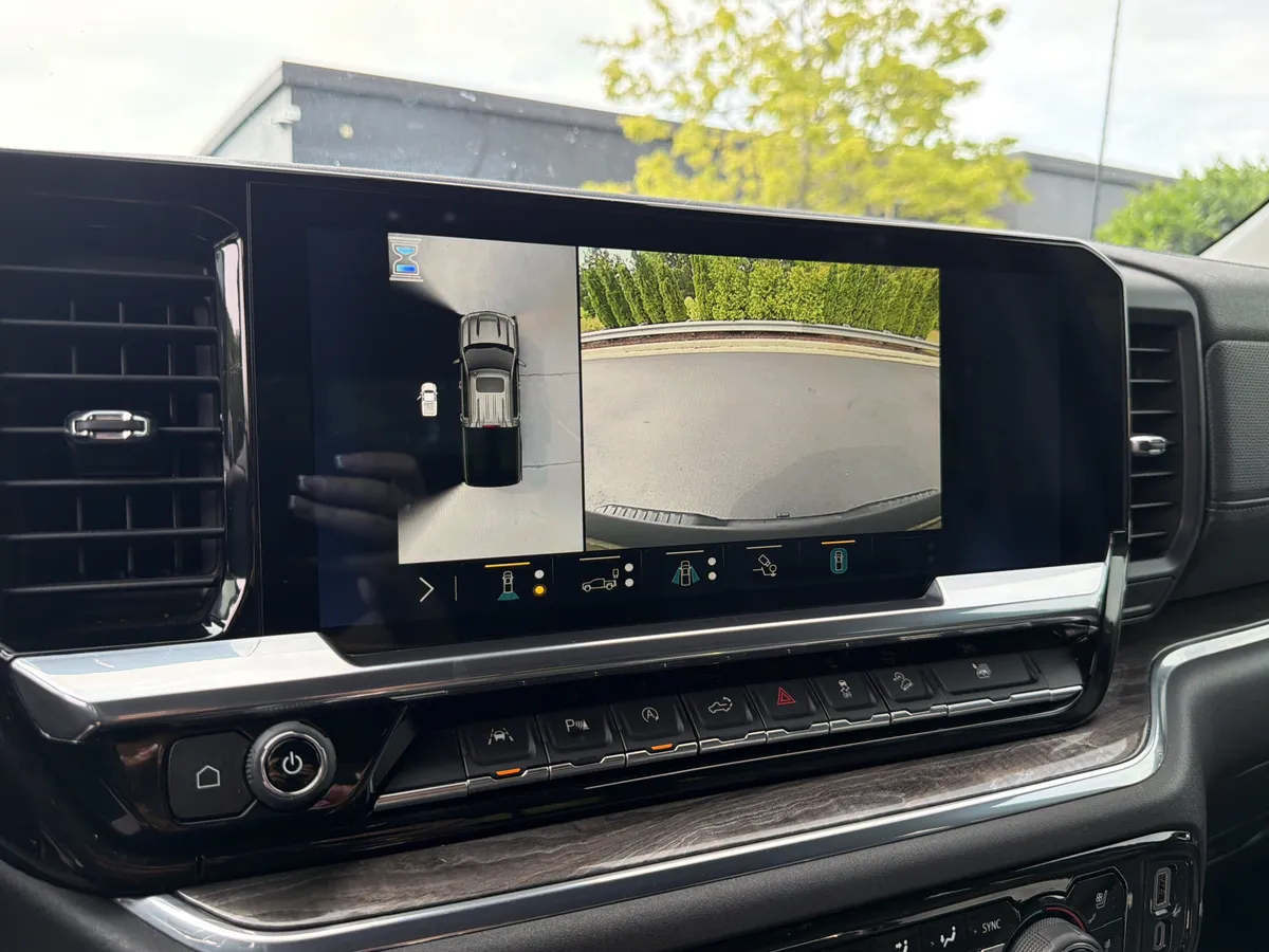 2023 Chevrolet Silverado 1500 LTZ thumbnail 34