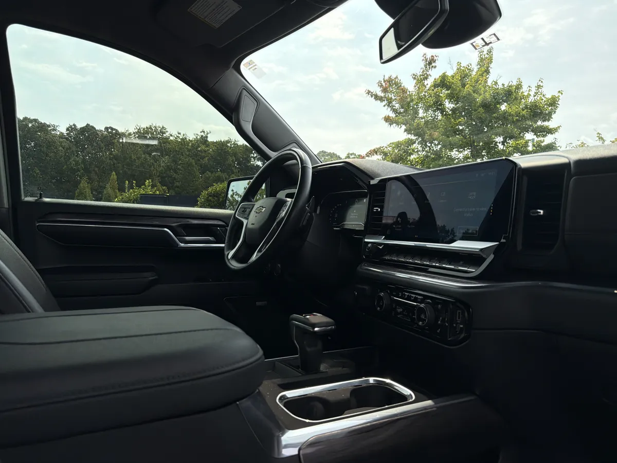 2023 Chevrolet Silverado 1500 LTZ thumbnail 5