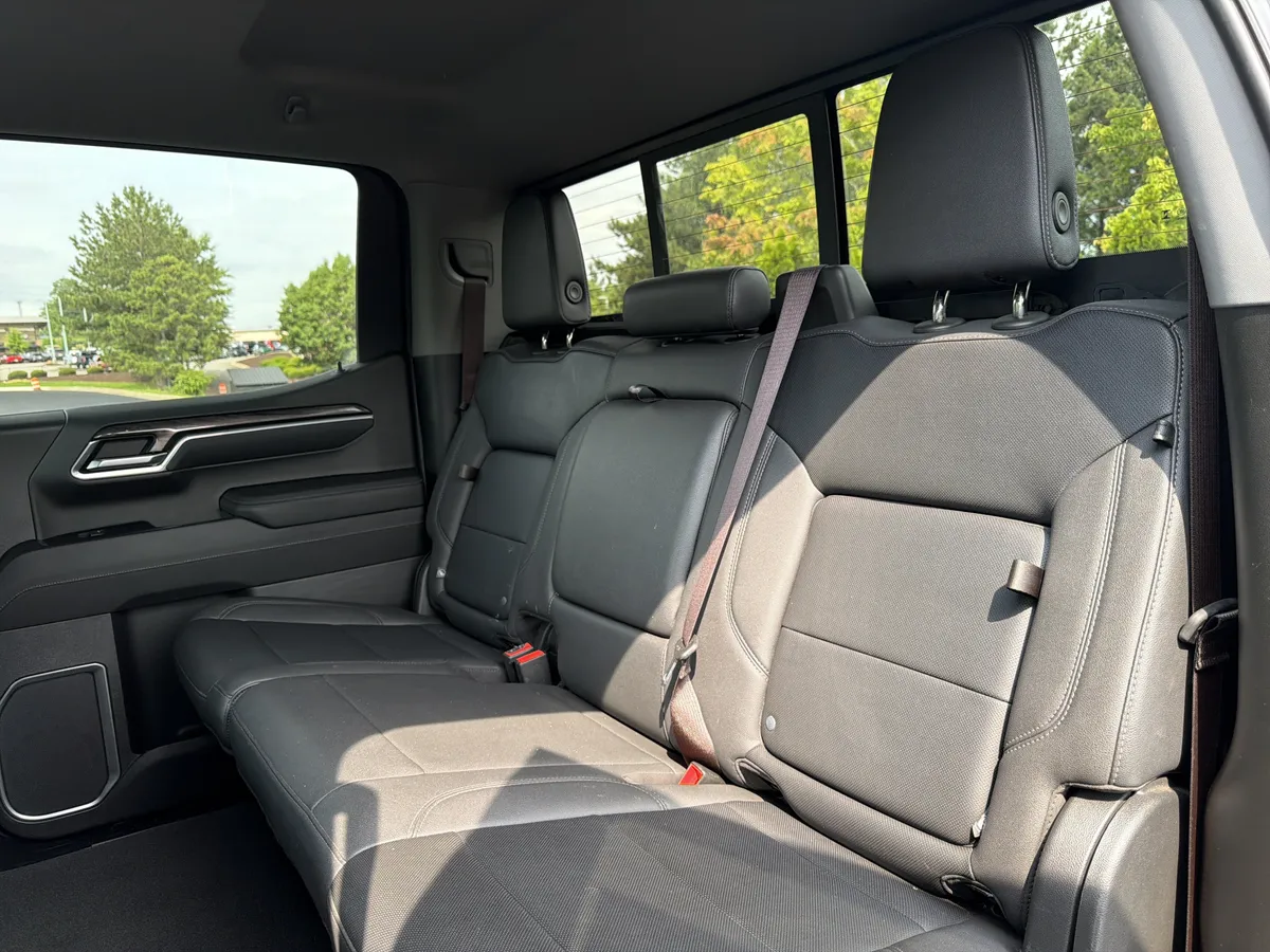 2023 Chevrolet Silverado 1500 LTZ thumbnail 7