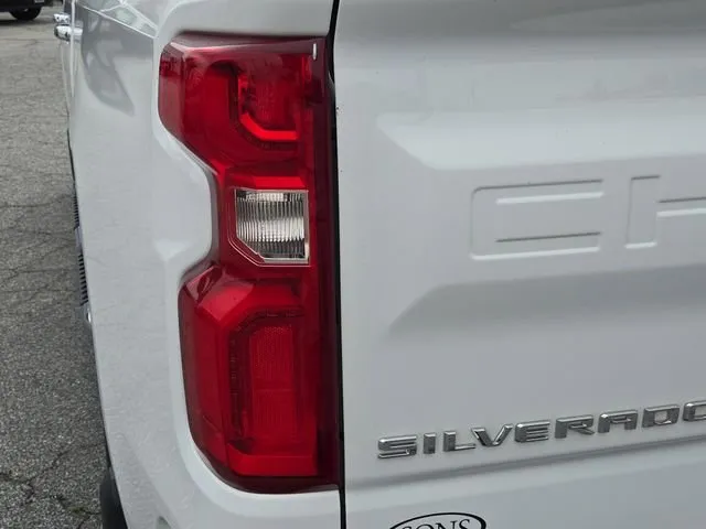 2023 Chevrolet Silverado 1500 LTZ thumbnail 12