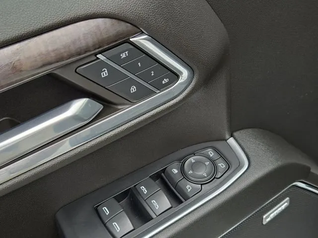 2023 Chevrolet Silverado 1500 LTZ thumbnail 16