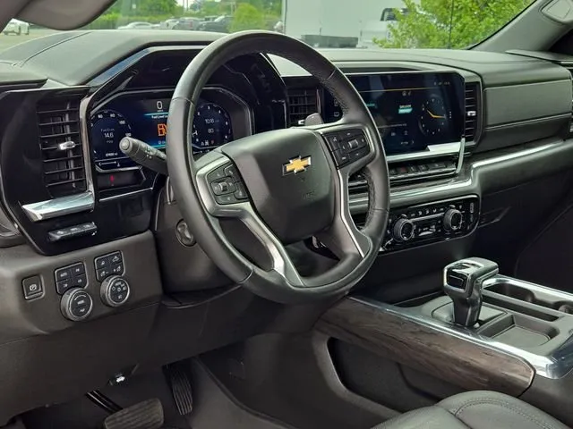 2023 Chevrolet Silverado 1500 LTZ thumbnail 17