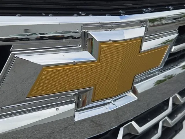 2023 Chevrolet Silverado 1500 LTZ thumbnail 6