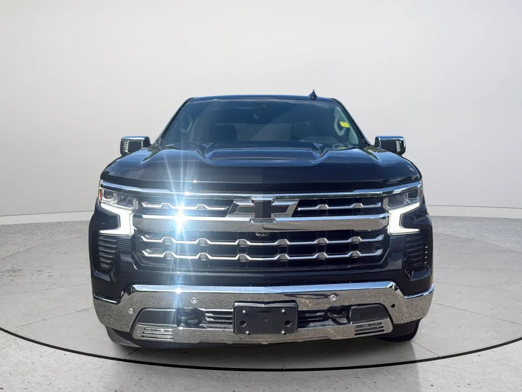 2023 Chevrolet Silverado 1500 LTZ thumbnail 4