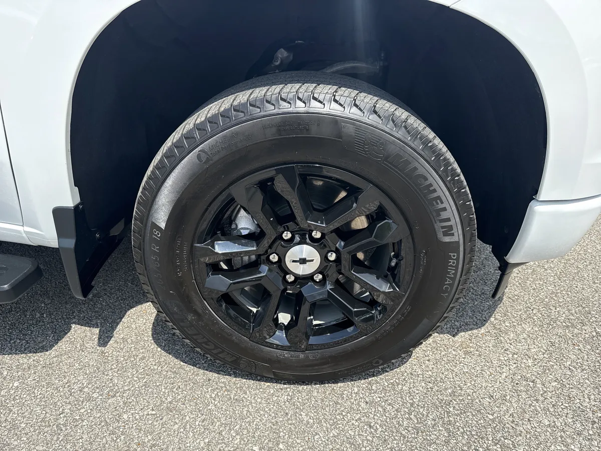 2023 Chevrolet Silverado 1500 RST thumbnail 13