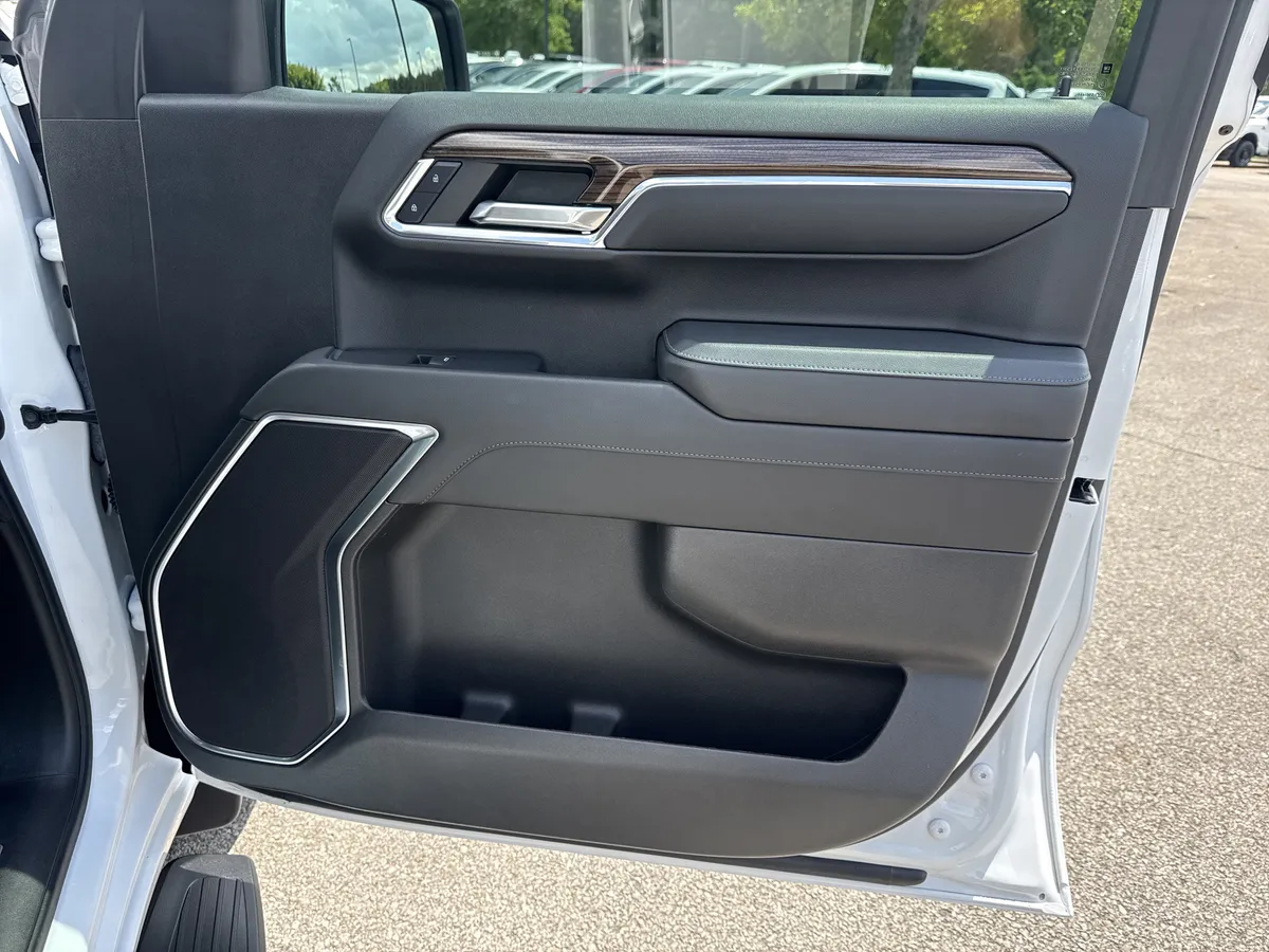 2023 Chevrolet Silverado 1500 RST thumbnail 15