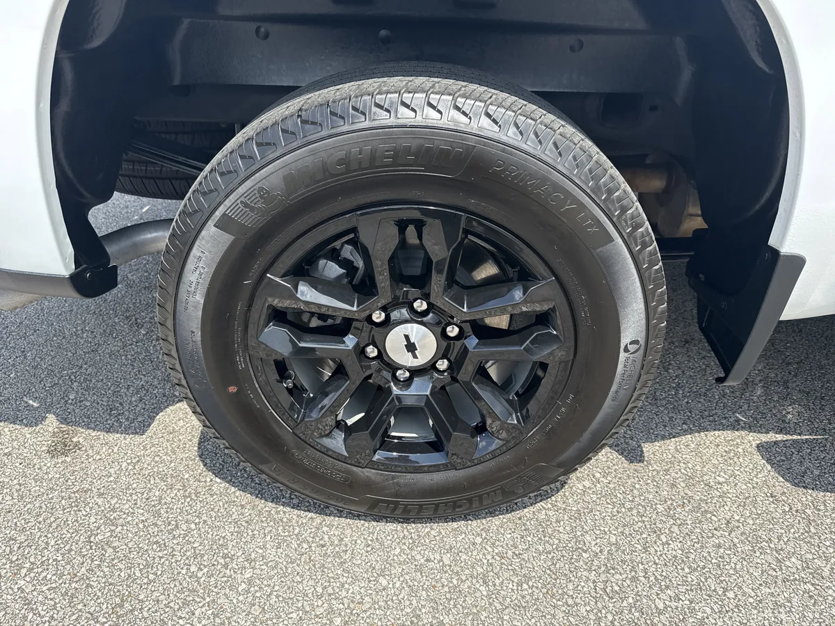 2023 Chevrolet Silverado 1500 RST thumbnail 18
