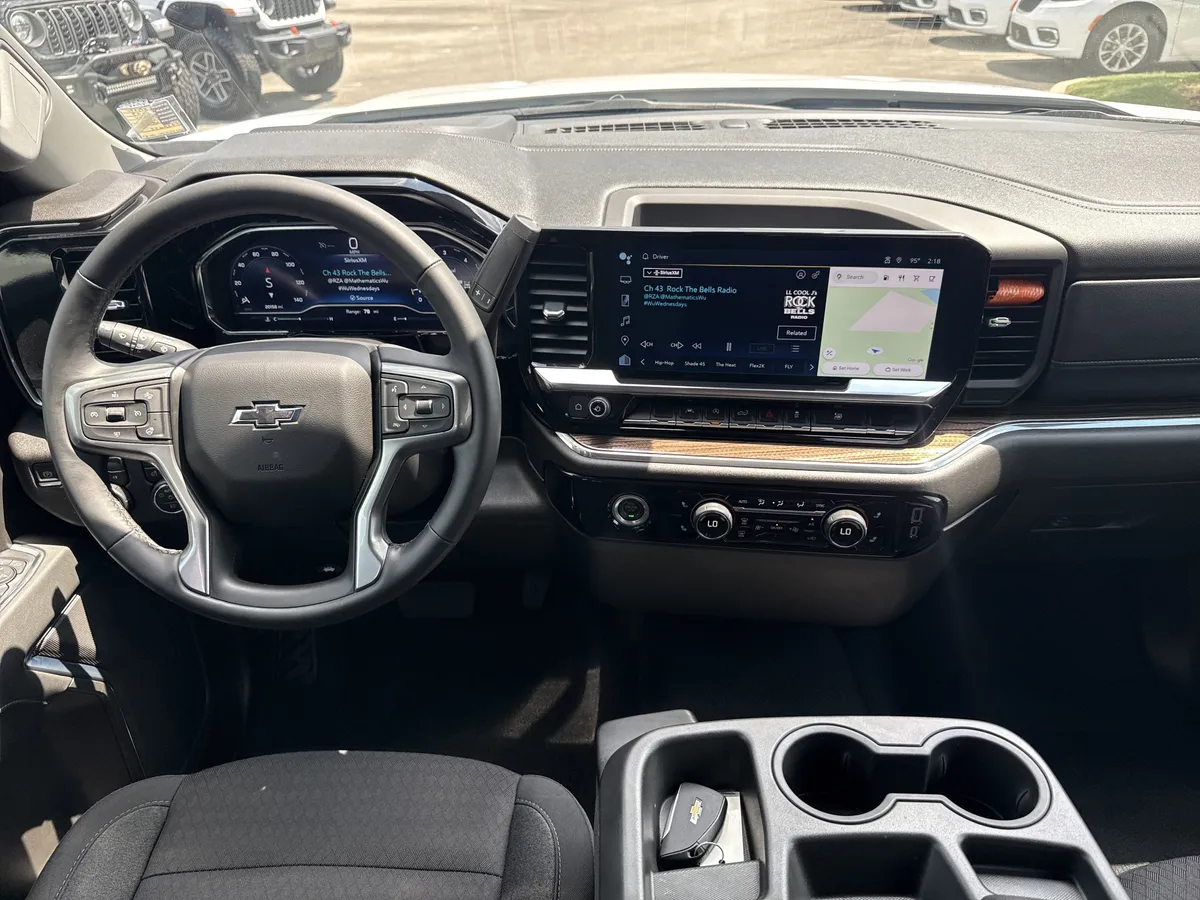 2023 Chevrolet Silverado 1500 RST thumbnail 22