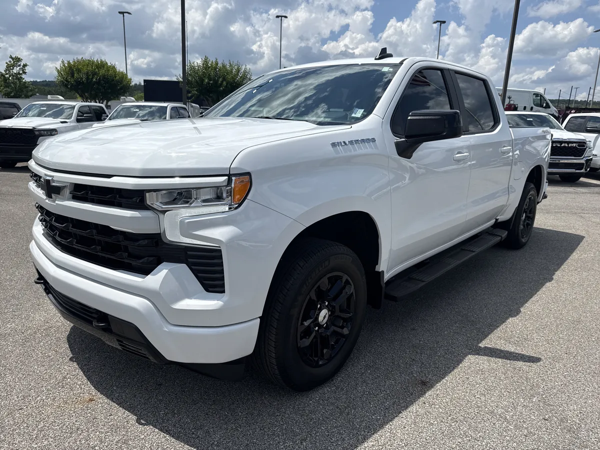 2023 Chevrolet Silverado 1500 RST thumbnail 3