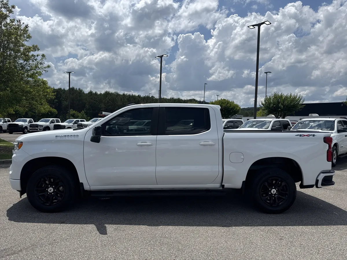2023 Chevrolet Silverado 1500 RST thumbnail 4