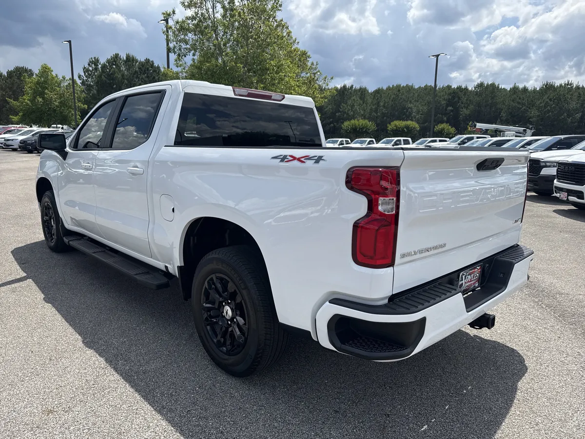 2023 Chevrolet Silverado 1500 RST thumbnail 5