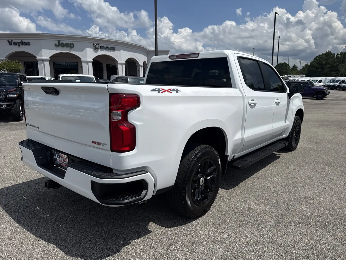 2023 Chevrolet Silverado 1500 RST thumbnail 7