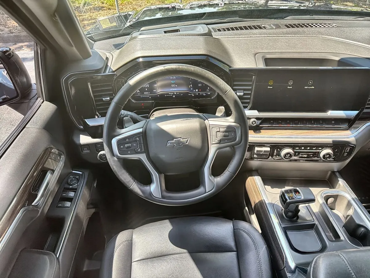2023 Chevrolet Silverado 1500 RST thumbnail 10