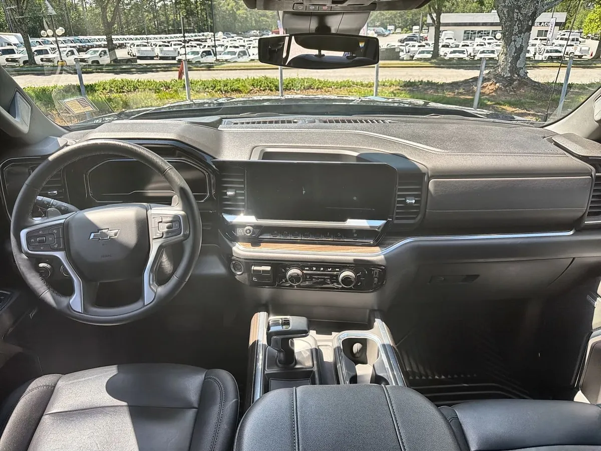 2023 Chevrolet Silverado 1500 RST thumbnail 17
