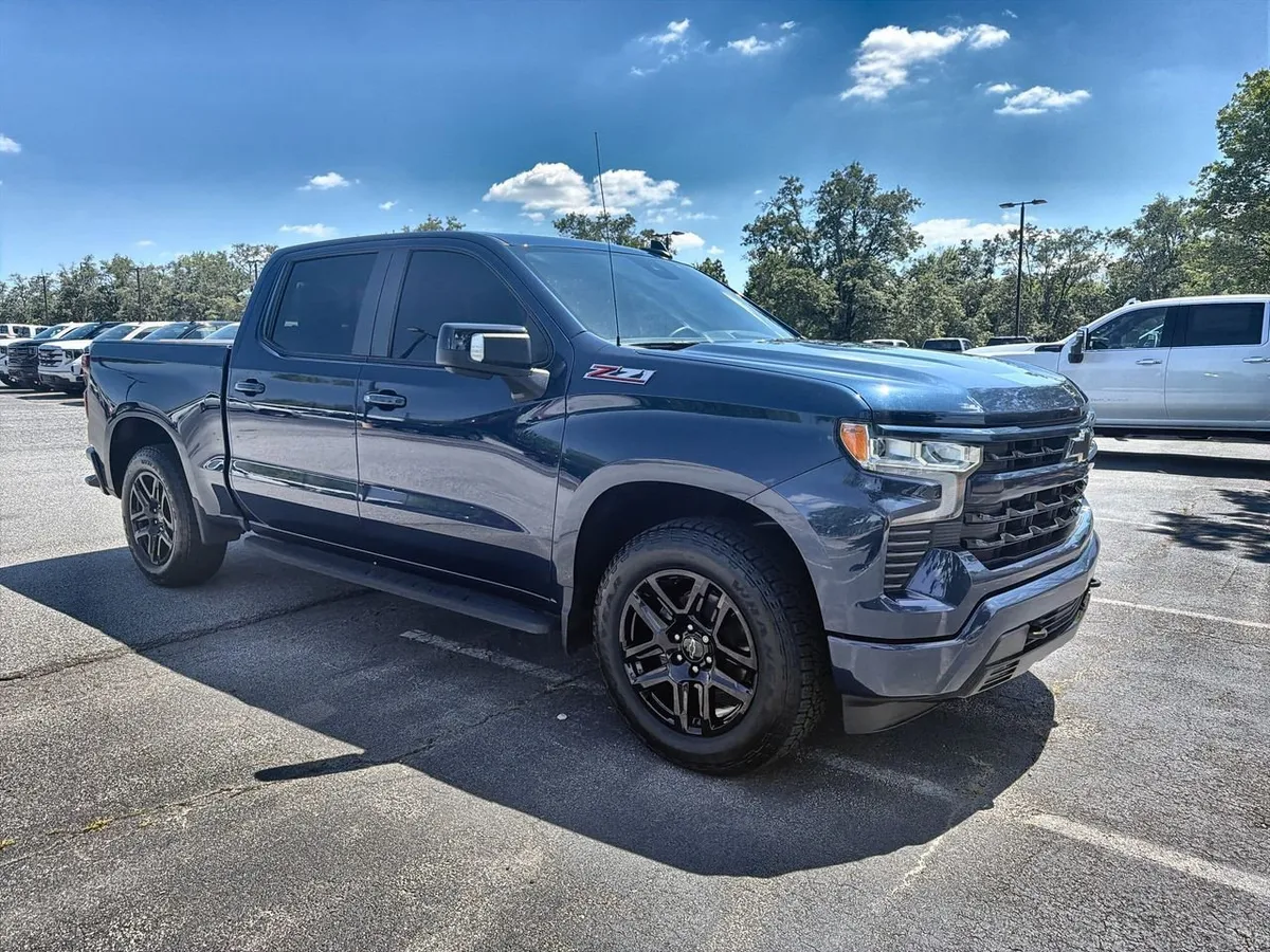 2023 Chevrolet Silverado 1500 RST thumbnail 2