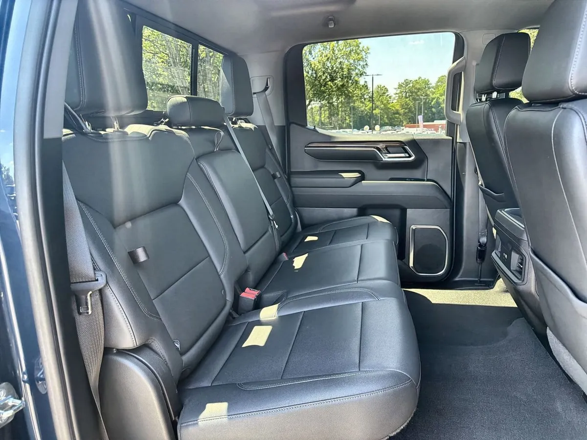 2023 Chevrolet Silverado 1500 RST thumbnail 22