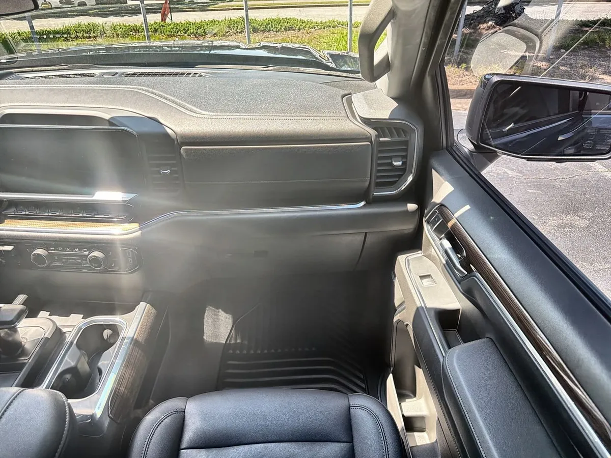 2023 Chevrolet Silverado 1500 RST thumbnail 24