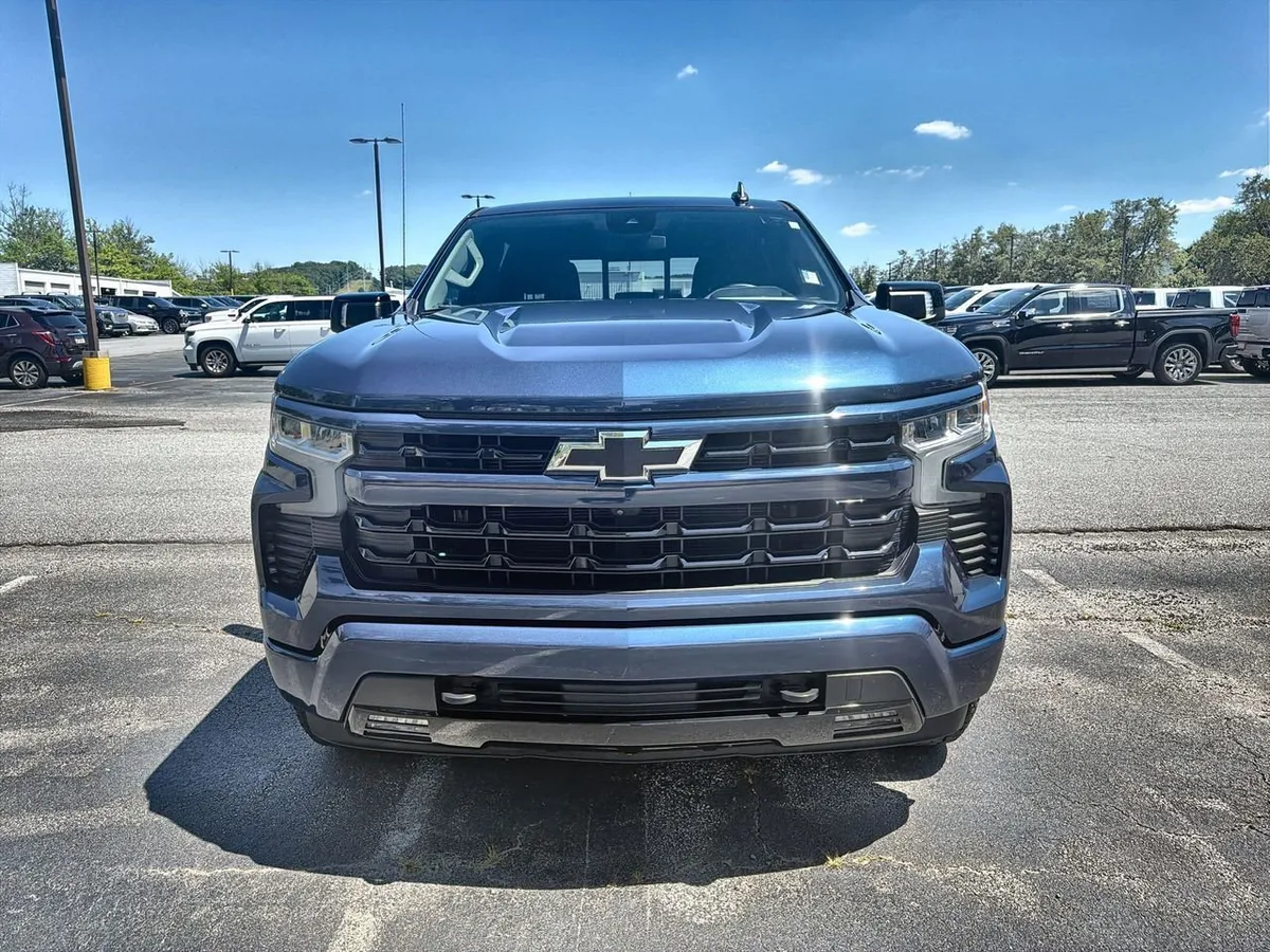2023 Chevrolet Silverado 1500 RST thumbnail 3