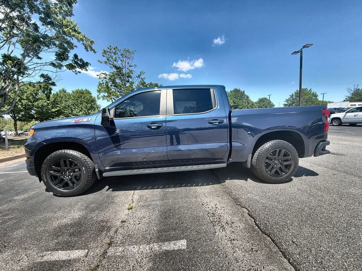 2023 Chevrolet Silverado 1500 RST thumbnail 5