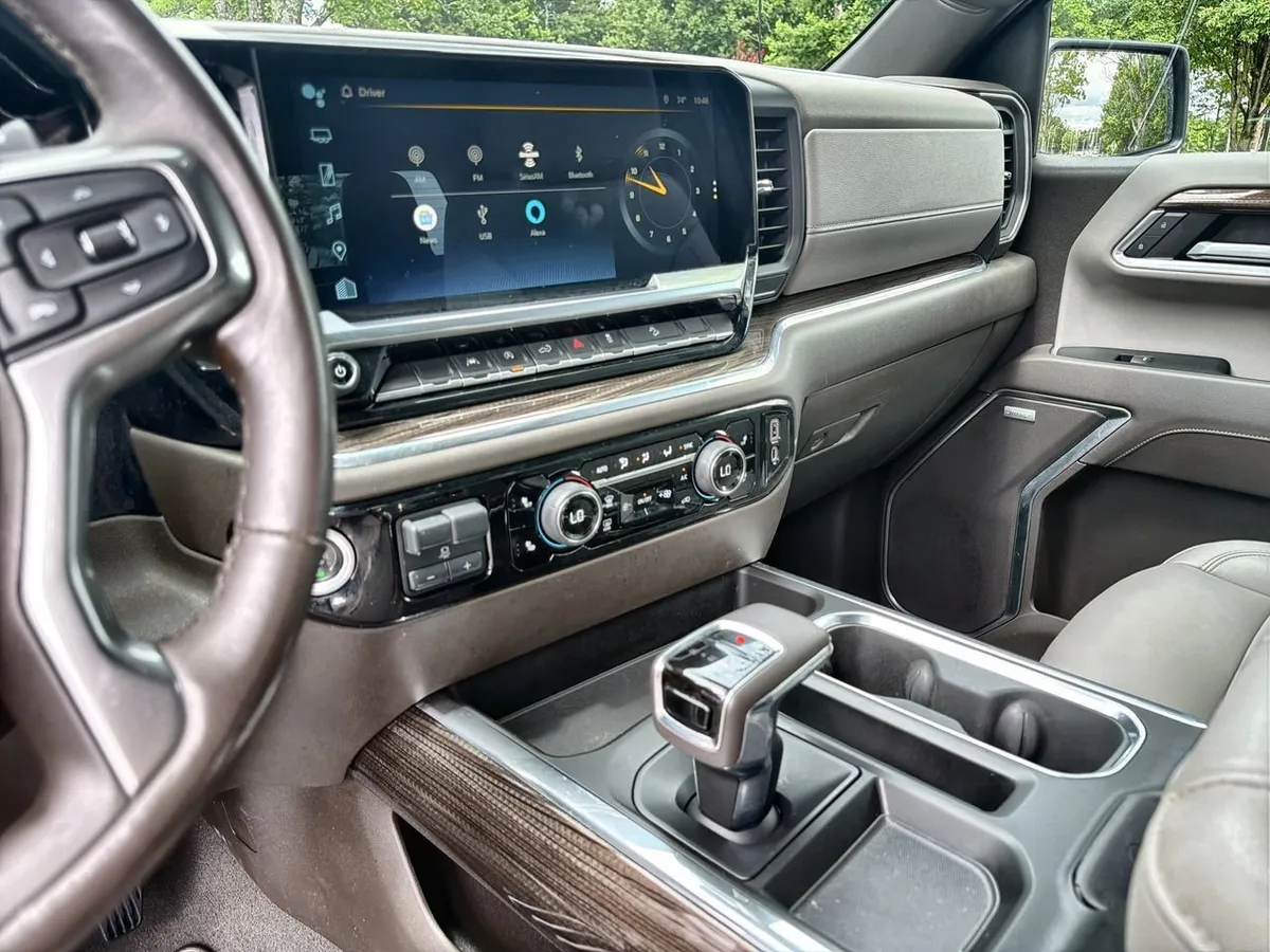 2023 Chevrolet Silverado 1500 RST thumbnail 11